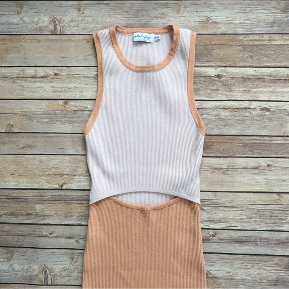 Petal & Pup Sofi Dress - Splice - | Size M/L - Picture 7 of 15